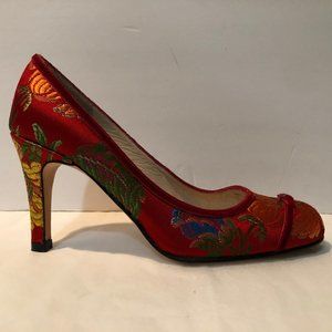 Zolo made in Spain red embroidered size 6 pumps